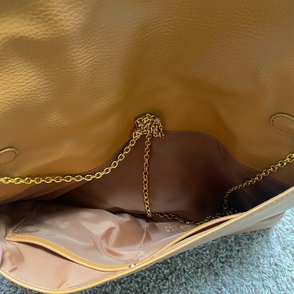 HL Purse with Gold Strap - Picture 4 of 6